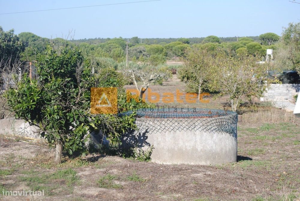 Moradia T2 remodelada com terreno na Fajarda