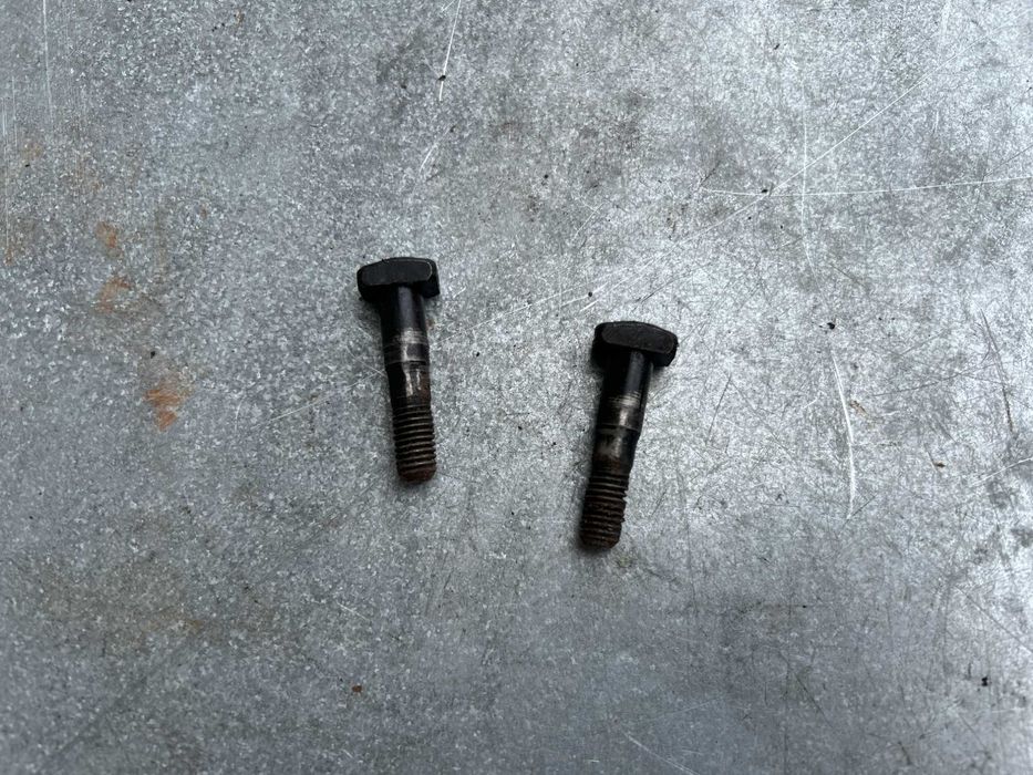 ŚRUBA Szpilka PROWADNICY HUSQVARNA 365 371, 372 281, 288 394, 266 362