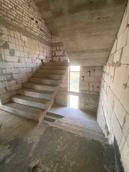 Будинок 500м2.Всі комунікаїї підключено. 200м до метро Осокорки