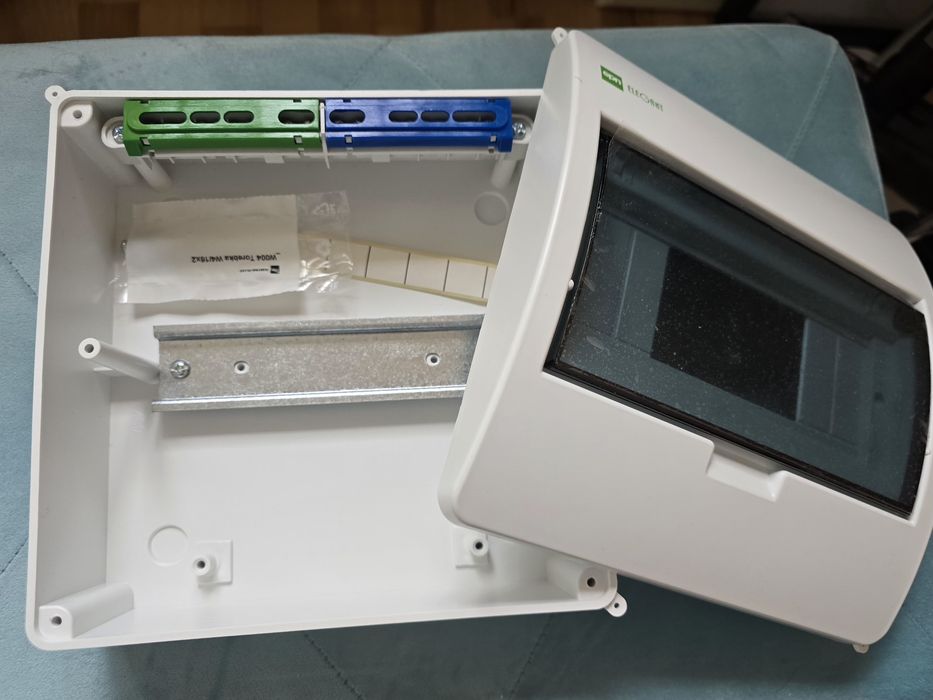 Rozdzielnica elektryczna RN 1x8 Nowa