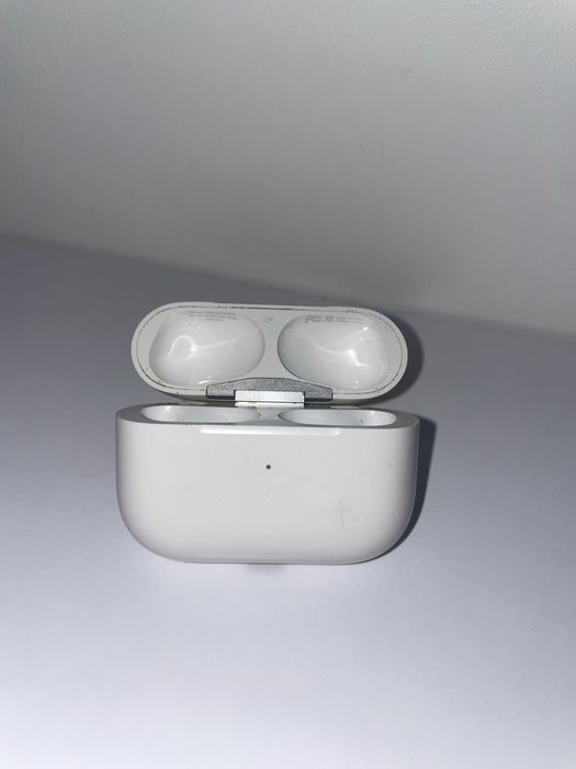 Apple AirPods Pro під ремонт