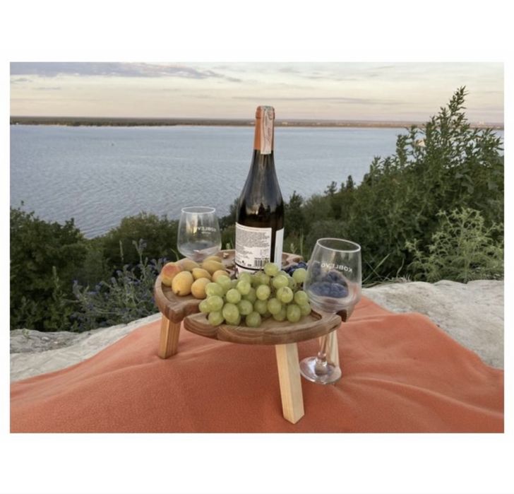 Винний столик для пікніка вина фотосесіі декору романтичного вечора