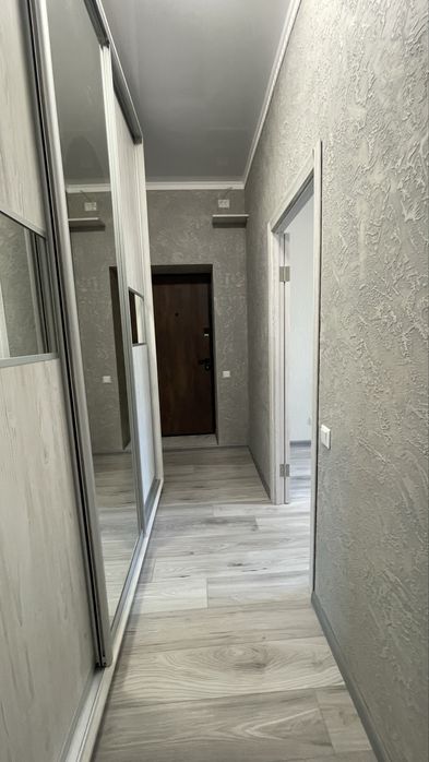 Продам двокімнатну з ремонтом