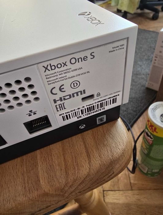 Xbox one S(1TB) mało używany