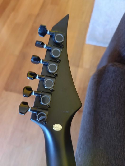 Guitarra  S by Solar com pickup Eng 81 activee