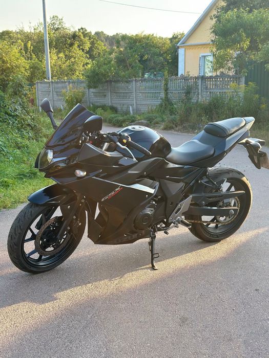 Мотоцикл Suzuki gsx250r