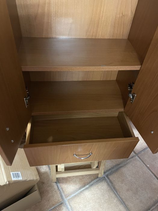 Movel parede/ mesa redonda e cadeiras Conforama