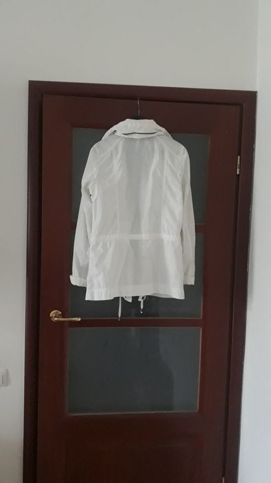 Zara cienka kurtka z kieszeniami i chowanym kapturem roz.S