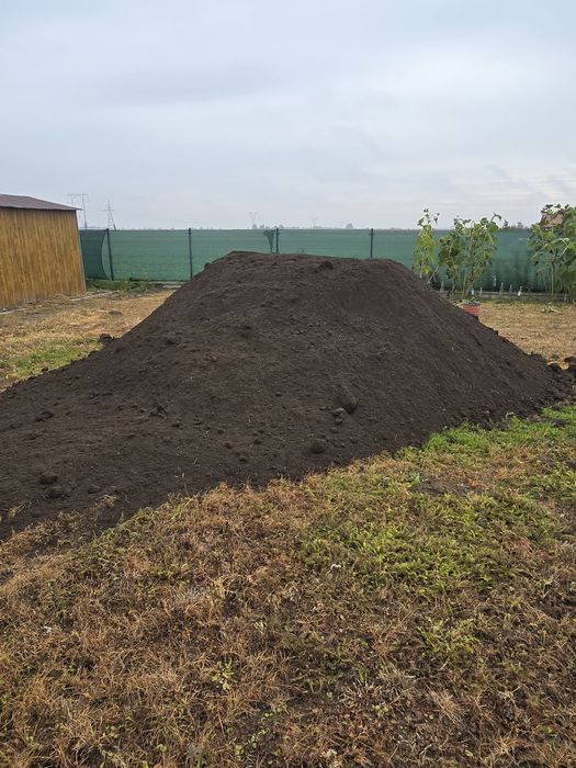 Ziemia ogrodowa przesiana.