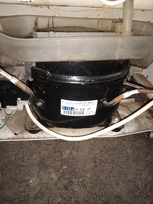 Холодильник робочий на запчастини.