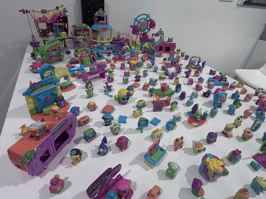 Coleção Mojipops Gigante (250+ Figuras + Casas) – Ideal Presente
