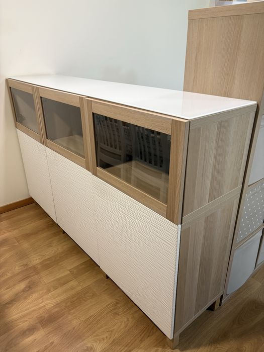 Estante com 6 portas