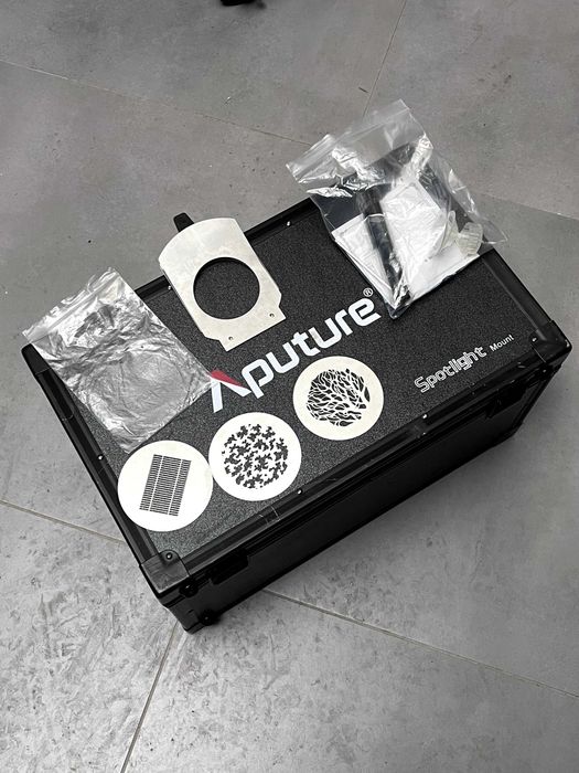 Aputure Spotlight mount