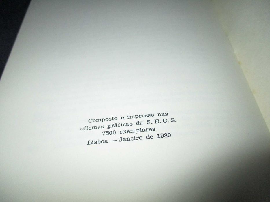 Livro Comemorar o 25 de Novembro Não é Rotina