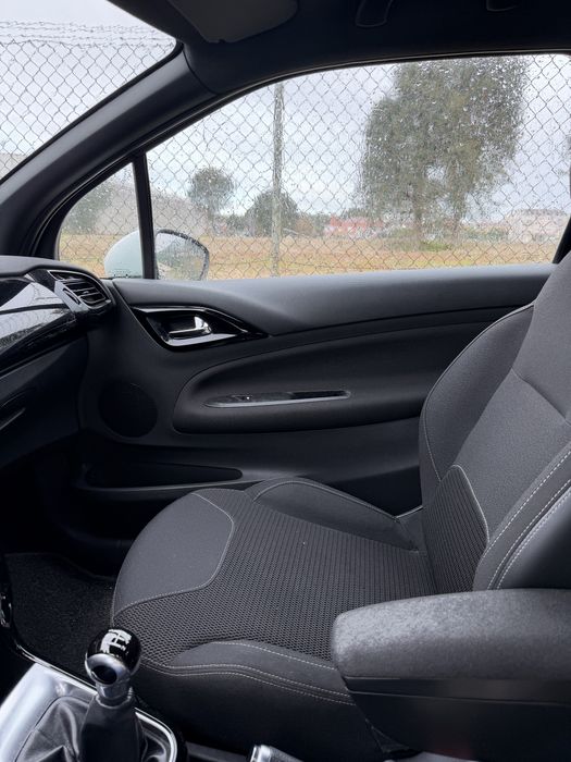 Citroen Ds3 preto e branco