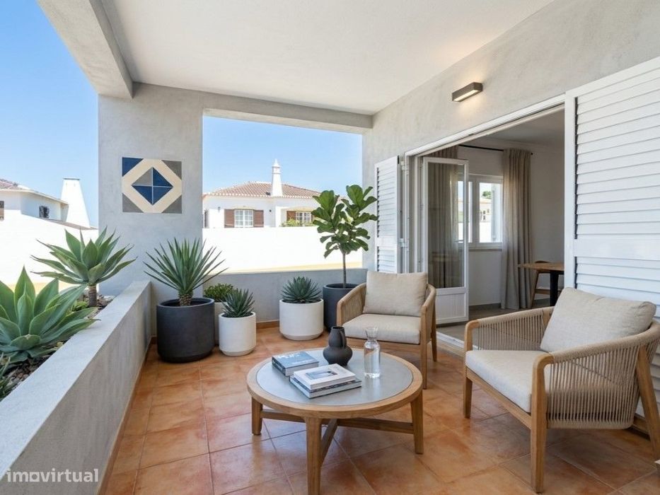 Moradia exclusiva com vista mar deslumbrante, piscina e localização...