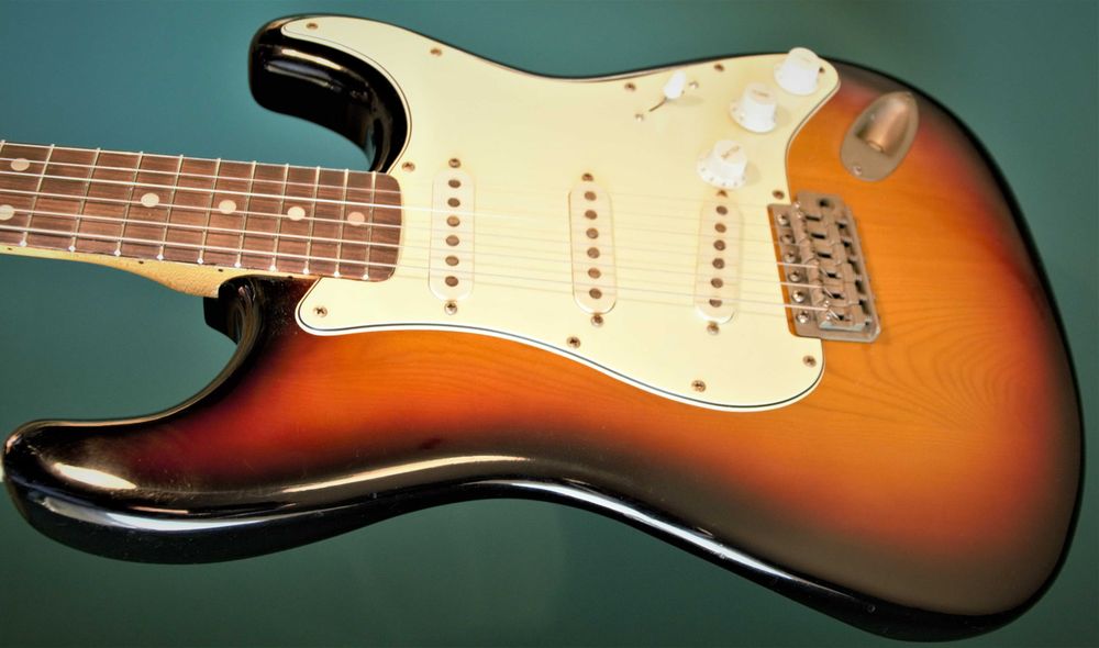 stratocaster FERNANDES FST65 made in japan 1981