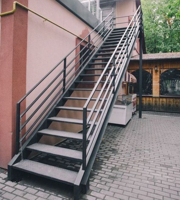 Металеві каркаси сходів на ЗАМОВЛЕННЯ! Виробництво, доставка, монтаж!