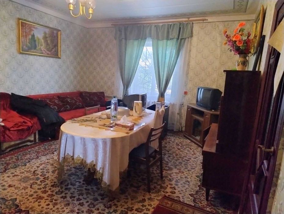 Продаж будинку та земельної ділянки