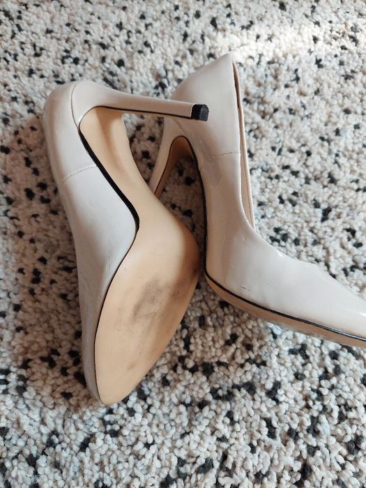 Sapatos de salto alto branco