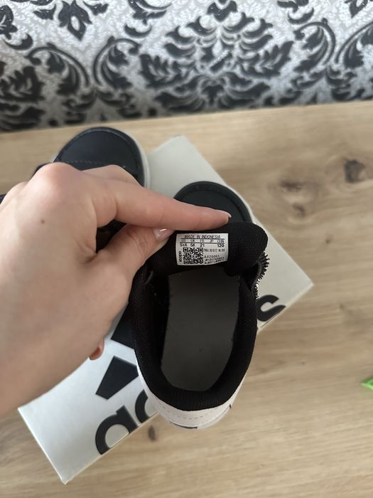 Оригінальні Adidas дитяче взуття