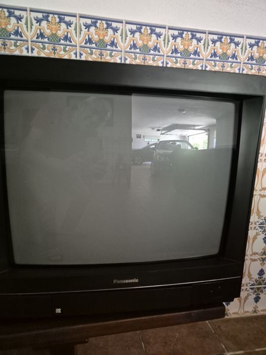 Tv Panasonic a  cores em bom estado