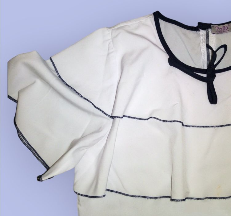 Белая блуза с воланами