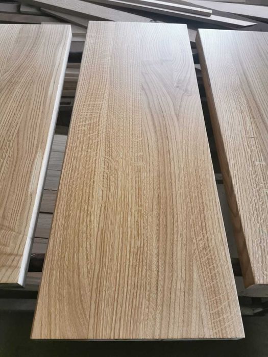 Parapety dębowe – solidne, naturalne drewno, wysoka jakość!"