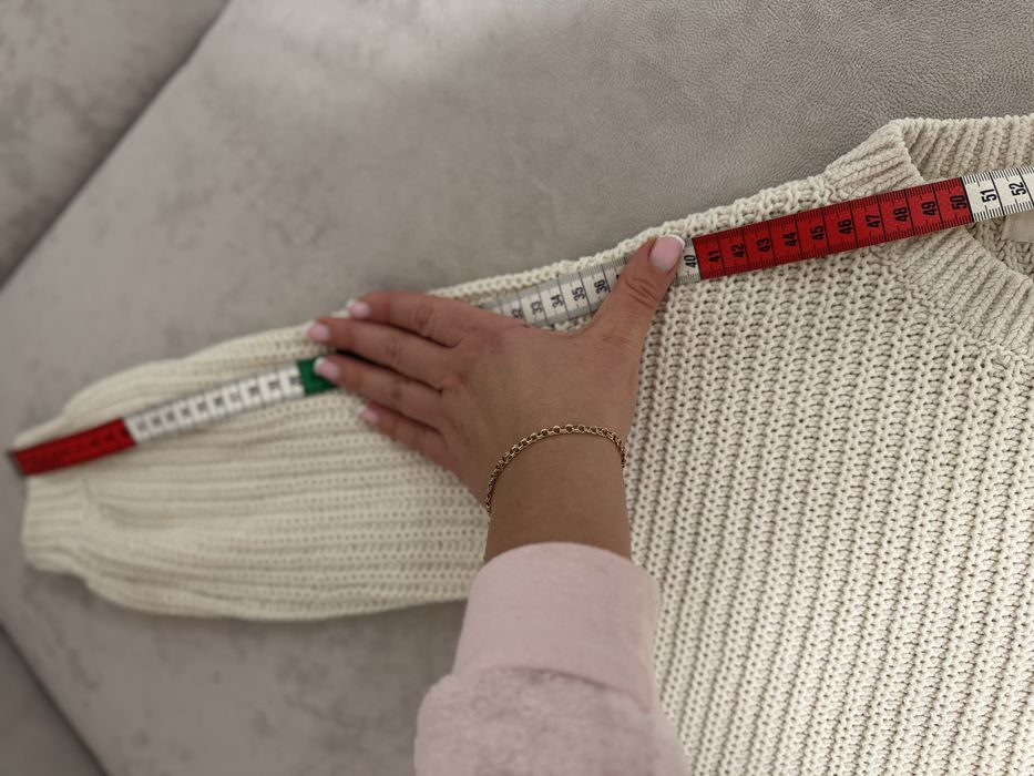 неперевершені светри на дівчинку нові 4-5-6 років