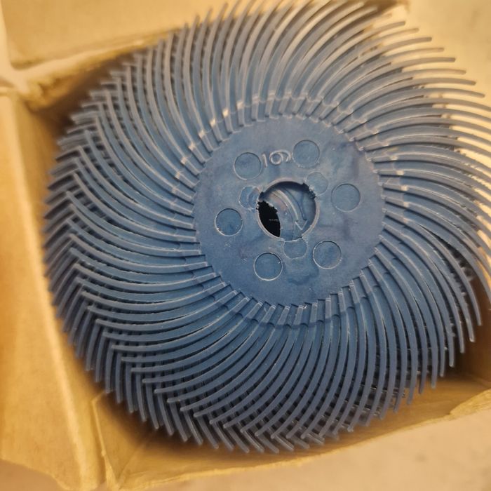 Szczotki trzpieniowe firmy 3M Scotch Brite BB-ZS  fi 75  oraz wklady