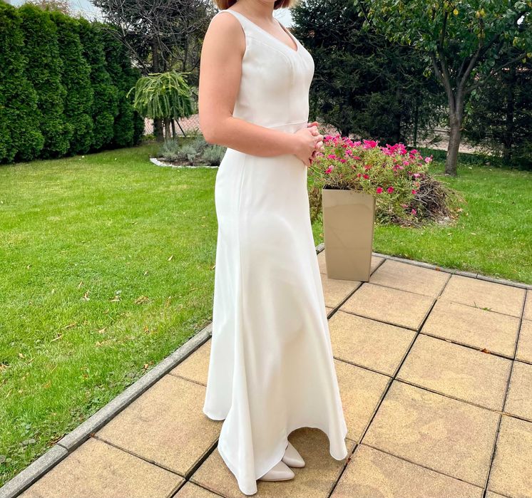 Elegancka suknia ślubna.