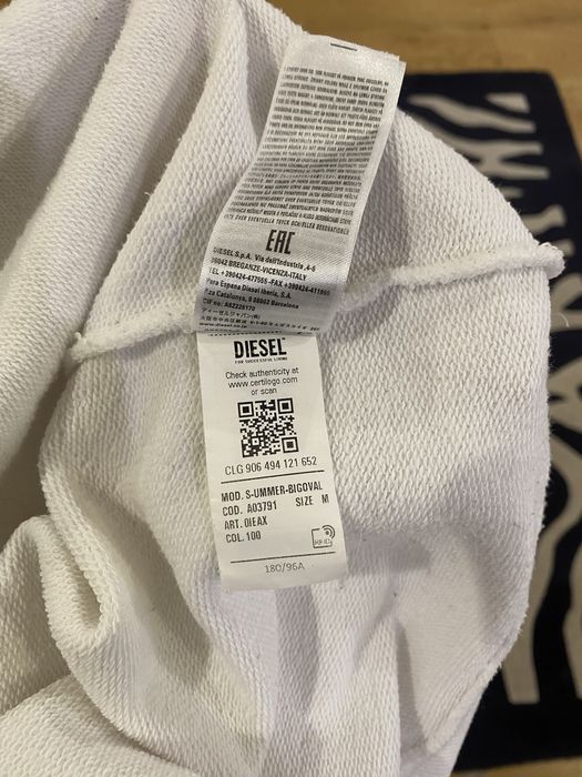 Худи Diesel, белого цвета.