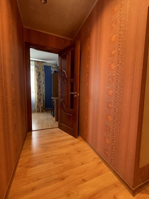 Простора сучасна квартира ! 3 поверх! Індивідуальне опалення!