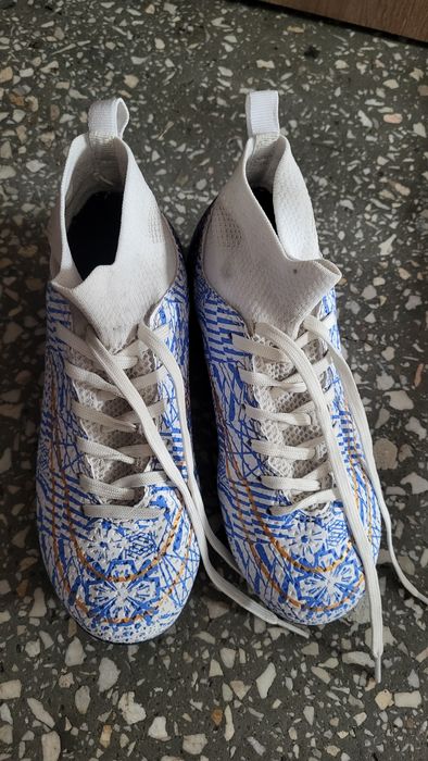 Buty korki chłopięce