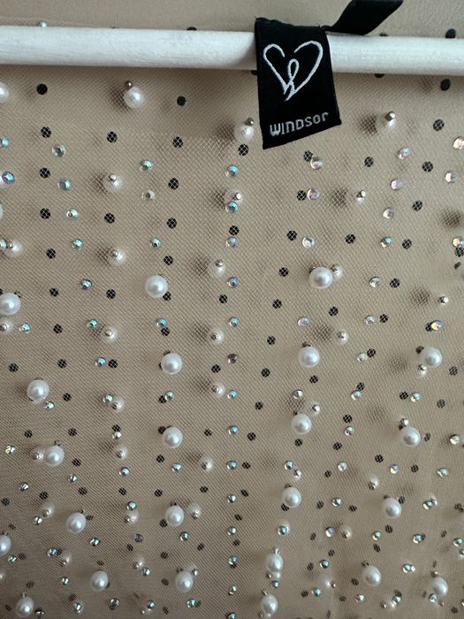 Шикарная укороченная кофточка в сетку с камнями и жемчугом.