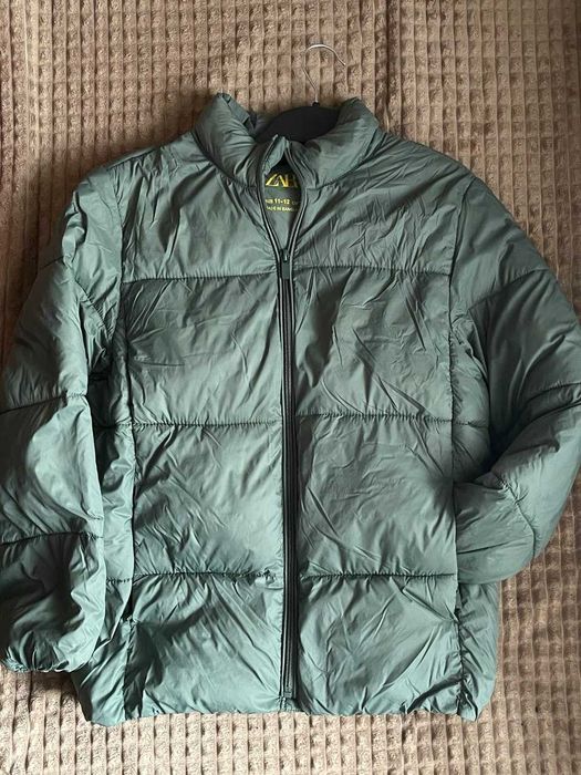 Продам демисезонну куртку на хлопчика 11-12 років, 152 см