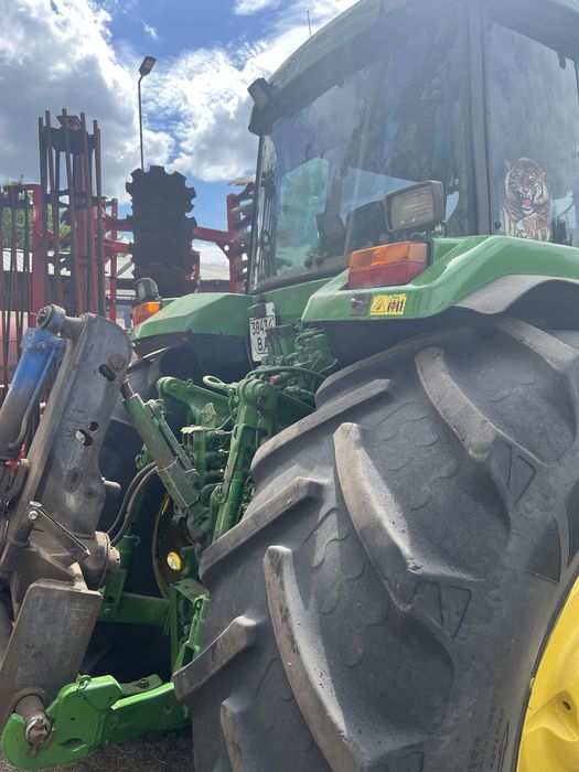 John Deere 7800.