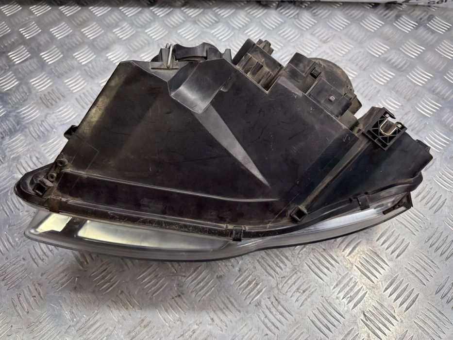 Фара правая Audi A4 B7  ауди а4 б7 8e0941004aj