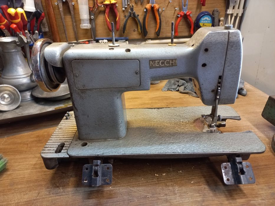 Maquina de costura antiga Necchi