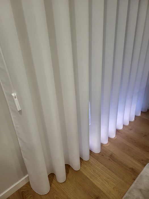 Cortinado branco de ondas