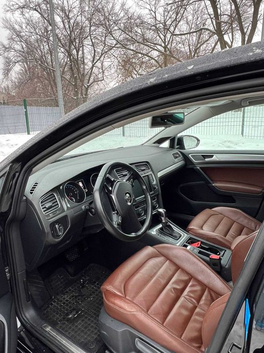 Оренда електромобіля Volkswagen e-Golf Highline