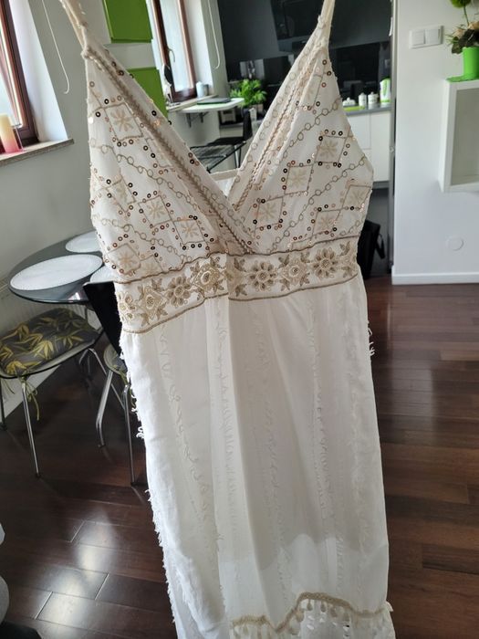 Biała sukienka w stylu boho