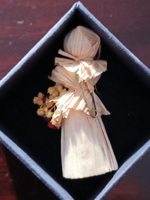 Mini bonequinha de folha de milho