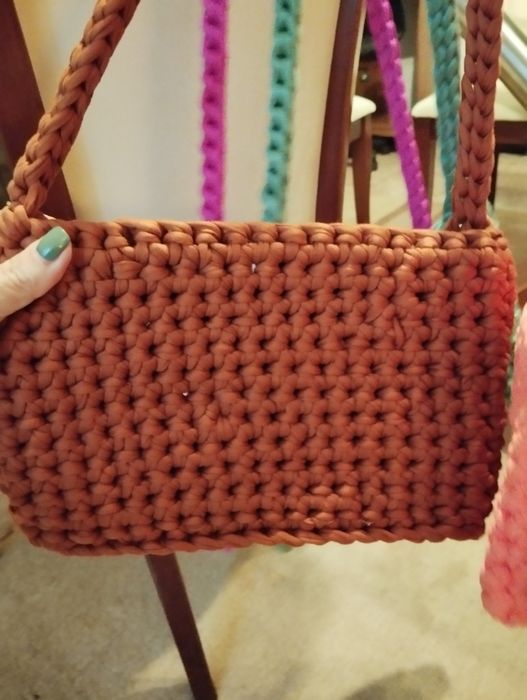 Bolsas feitas à mão em fio de malha