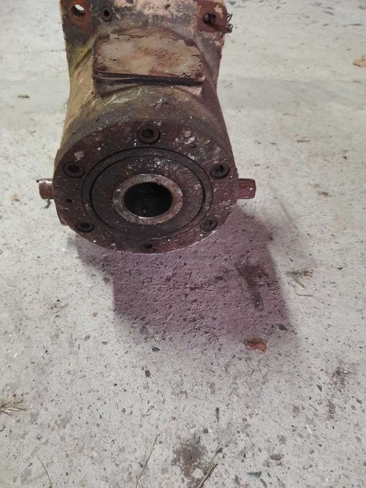 Кутовий редуктор з гвинтом від станка