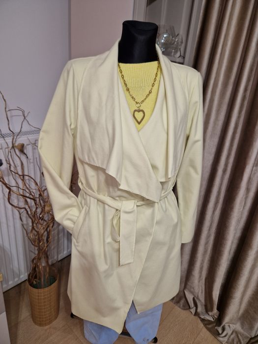 Tręcz, Plaszczyk wiosenny bananowy