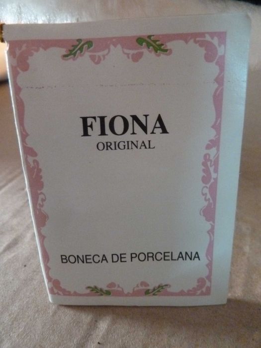 Boneca de Porcelana Fiona + Boneca antiga