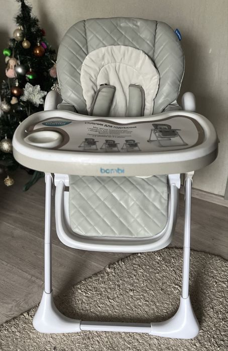 Дитячий стільчик для годування