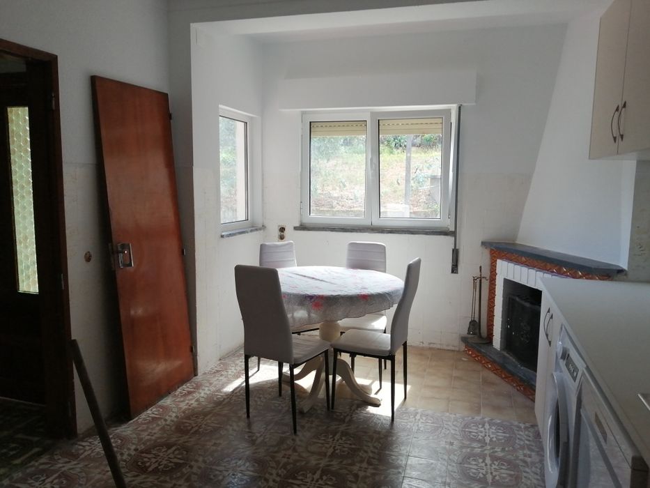 Andar de Moradia T3 c/ garagem na zona do Arrabal