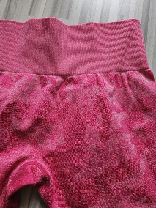 Leginsy różowe moro